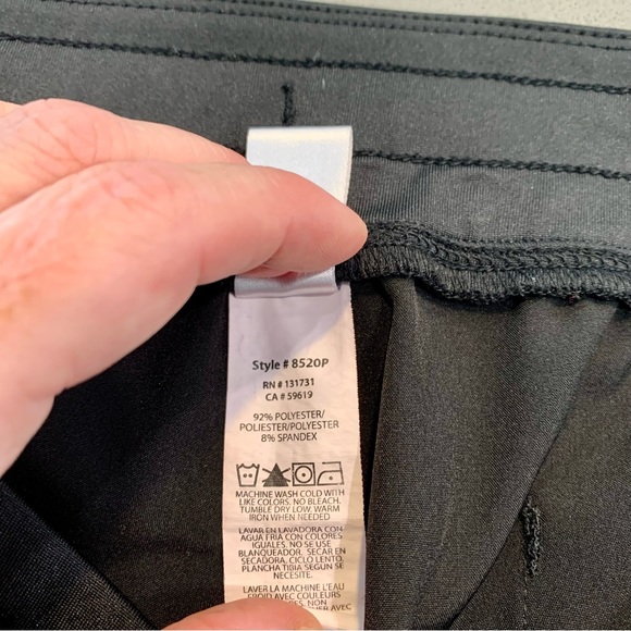 2 pairs of scrub pants - Picture 6 of 6